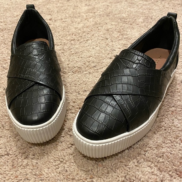 COPY - Size 7M HALOGEN Black Croc Printed Leather Sneaker - Picture 2 of 3
